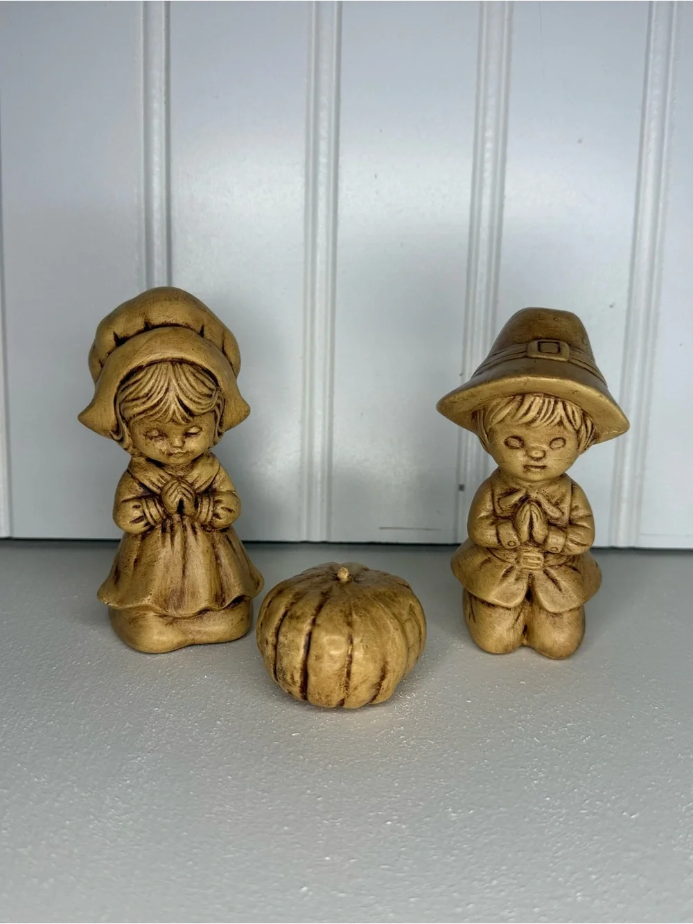 Vintage Hand Painted Thanksgiving Day Boy Girl Praying Pilgrim Figurines Ceramic